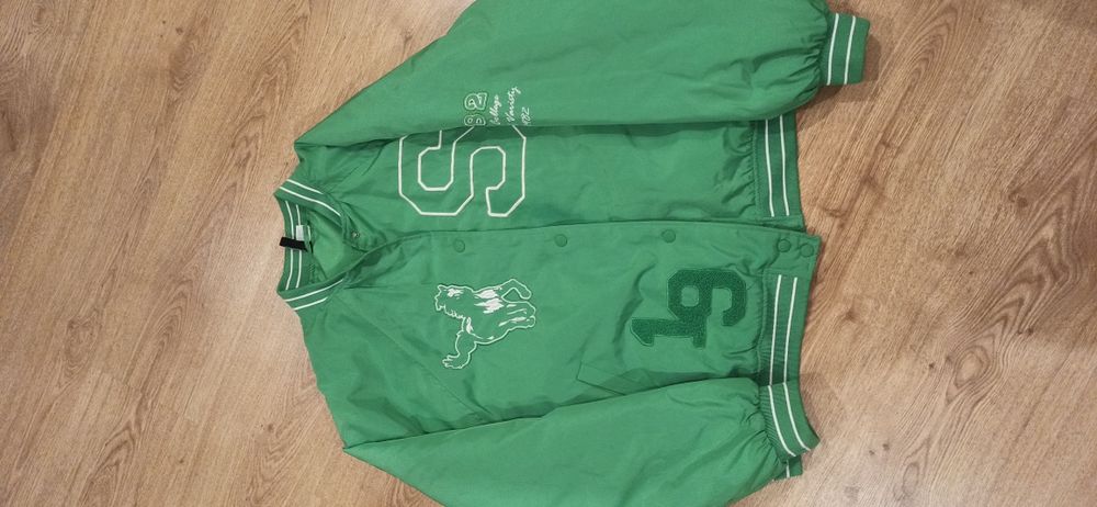 Продам бомбер женский