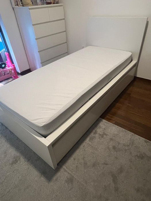 Cama solteiro lacada