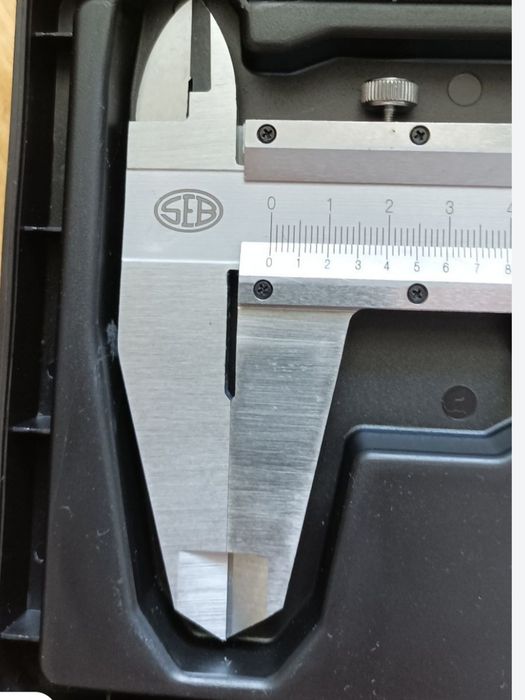 Набор метчиков и плашек. Штангенциркули.