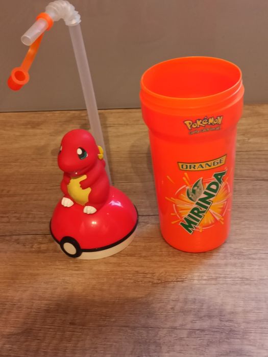 Bidon pokémon Mirinda edycja specjalna.