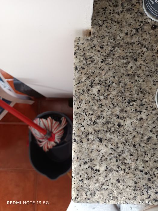 Bancada de cozinha em granito Pedras Salgadas de 3×65×265 cm