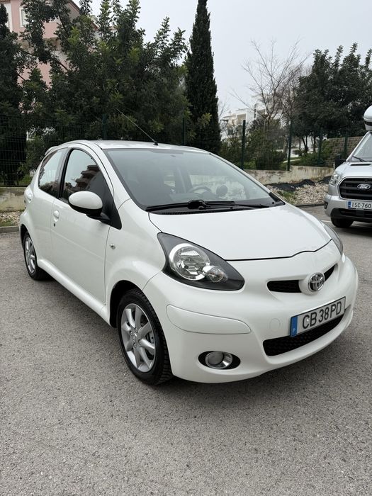 Toyota Aygo * Full Extras * Poucos Km * Multimidia Carplay * Imaculado