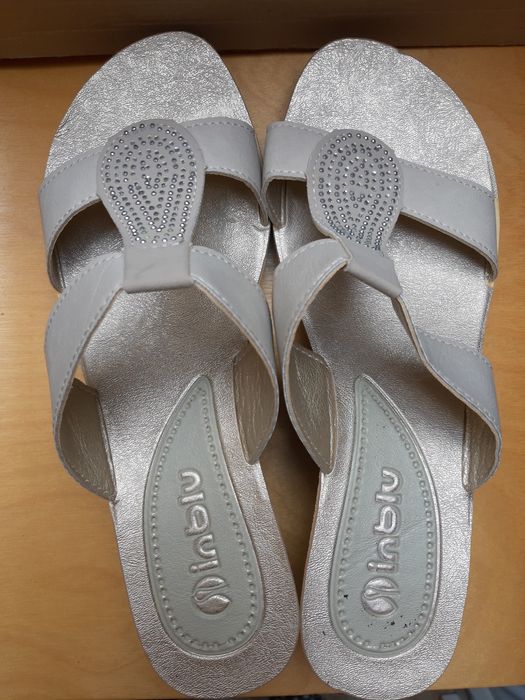 Sprzedam nowe klapki beżowe rozm. 37