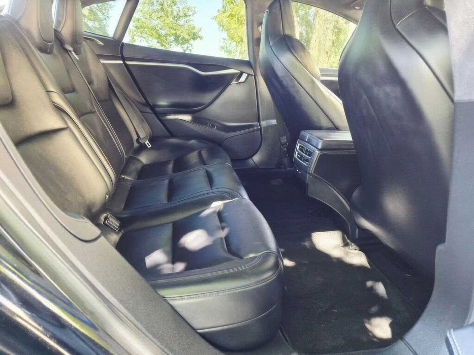 Tesla Model S 75D      2018