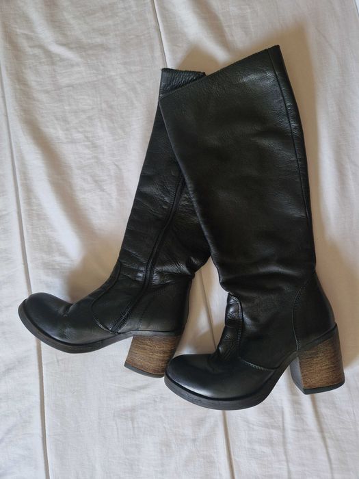 Bota cano alto preta