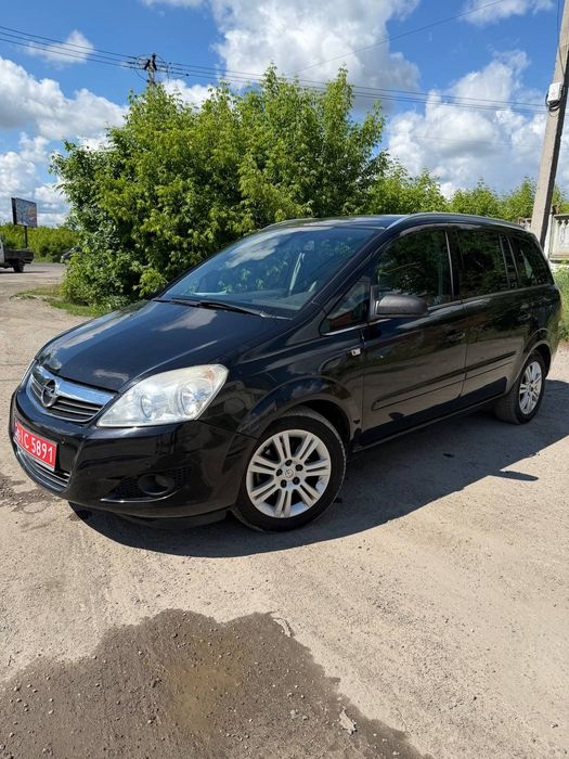 Продам Opel Zafira 2009р. Комплектація cosmo. Рідна фарба та пробіг.