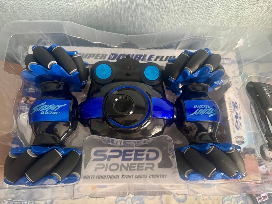 Машинка на радіокеруванні .