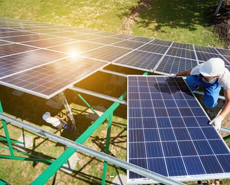 Монтаж сонячних станцій і безперебійне живлення