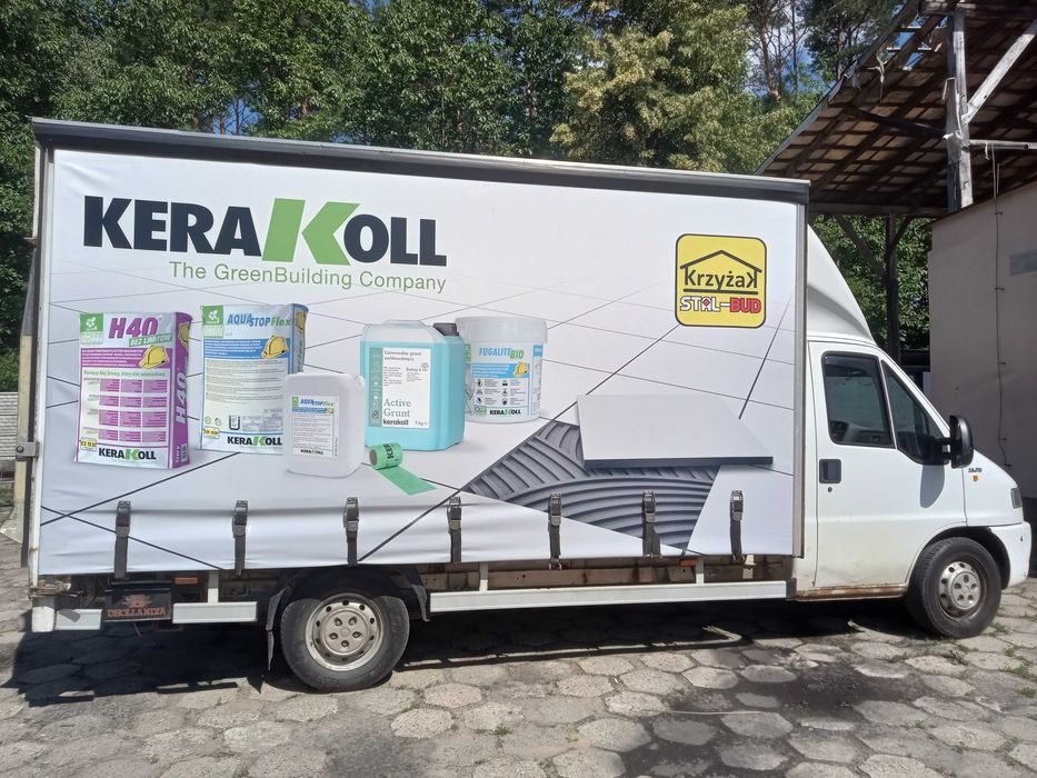 Plandeki z reklamą na naczepy tirów, na busy