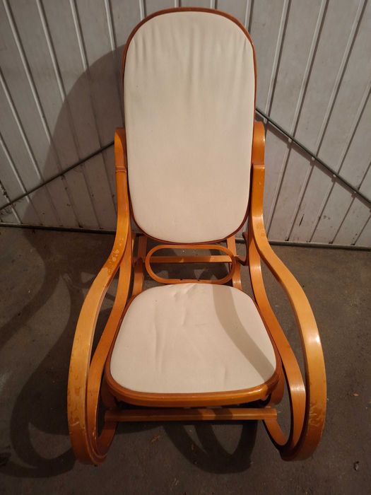 Fotel bujany. - drewniany