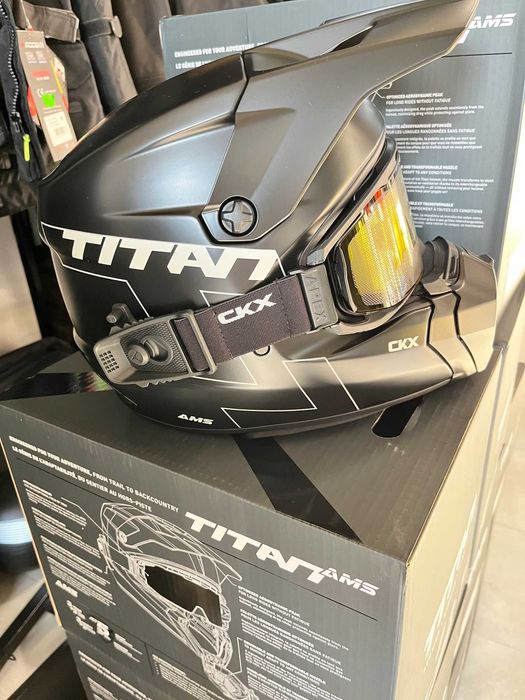 CKX Titan AMS Matt Black + Gogle APEX Kask Zimowy ECE 22.06