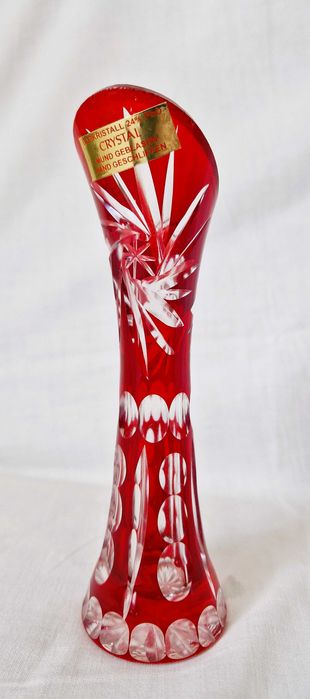 Elegancki Rubinowy Kryształ 24% PbO – Wazon Crystal – Ręczny Szlif