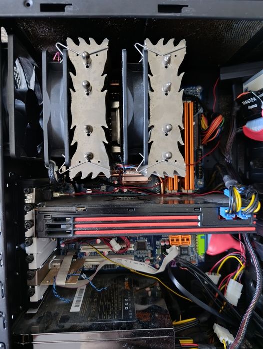 Zestaw Retro vintage PC: Gigabyte GA-P35-DS4 + potezny Scythe Mine2+ Core 2 Quad + RAM DDR2 6GB Radeon HD 6950 2 gb