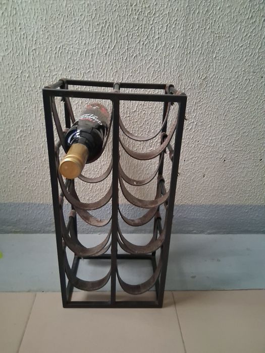 Garrafeira/Suporte para 8 garrafas