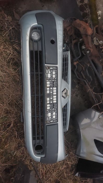 Renault Scenic II 03-06 бампер передний решетка туманка заглушка