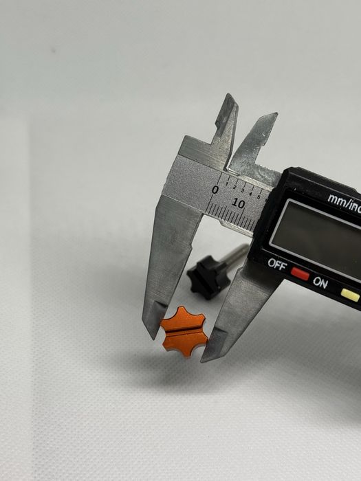 Болти для кріплення сидіння