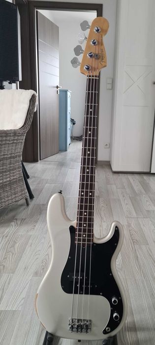 Fender precision bass