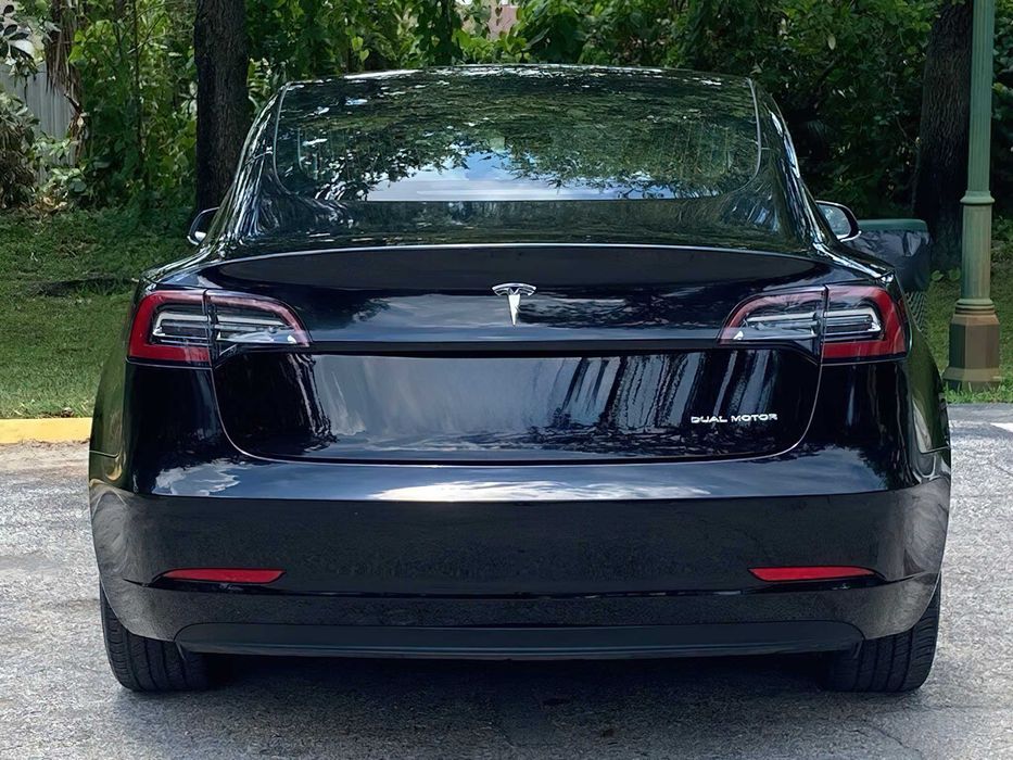 Tesla Model 3      2020