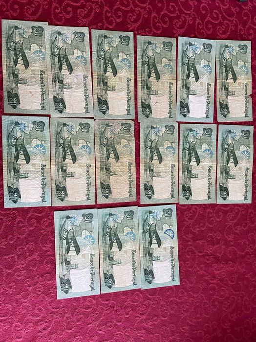 Coleção de notas antigas, 17 notas diferentes Total de 94