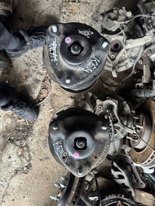 Передні стійки амортизатори тойота камрі 70