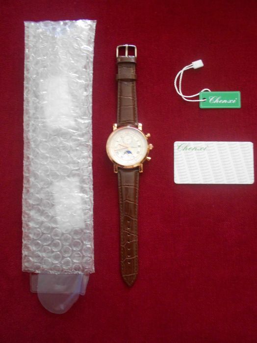 Espetacular relógio Chenxi com cronómetro e bracelete em pele. NOVO.