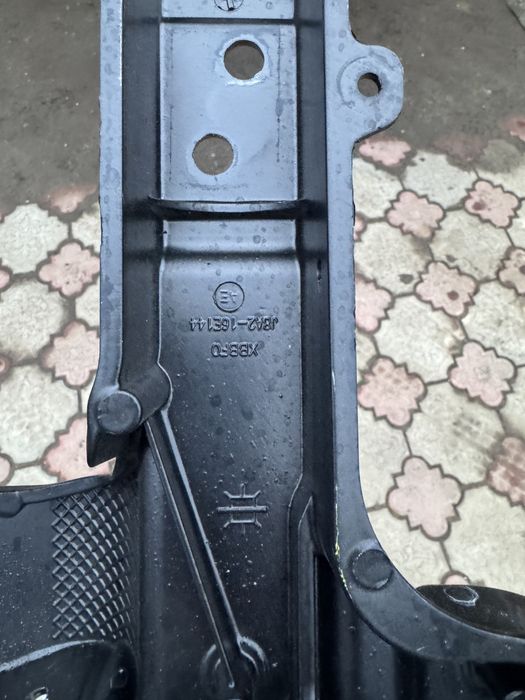 Передний усилитель кронштейн Range ROVER VELAR L560 OE J8A2-16E144-A