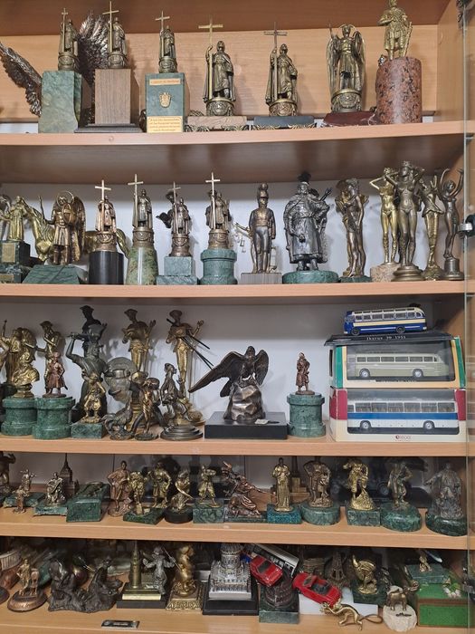 Бронзовые статуетки статуэтка бронза