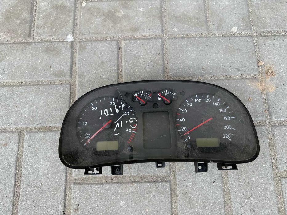 VW GOLF IV 97-06 1.9 TDI 110KM licznik zegary  1J0--919--880D