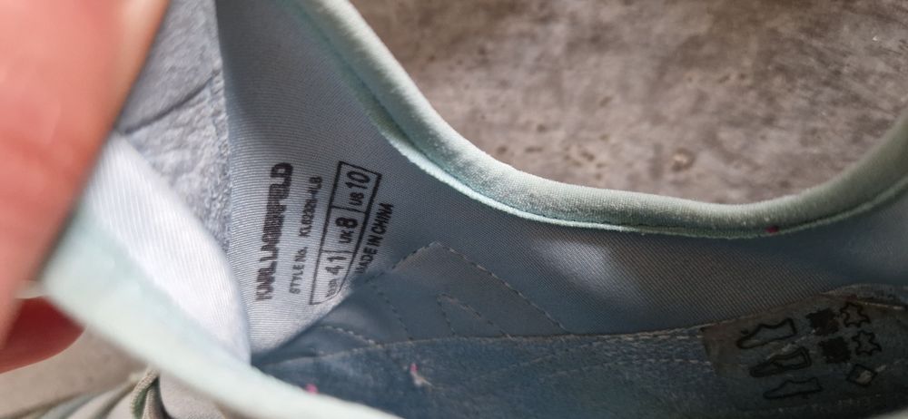 Віддам кросівки 41 розмір Karl Lagerfeld