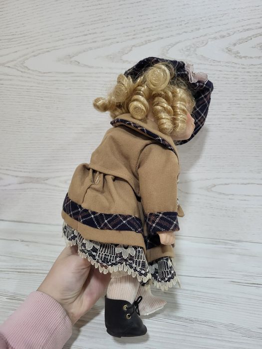 Фарфорова лялечка