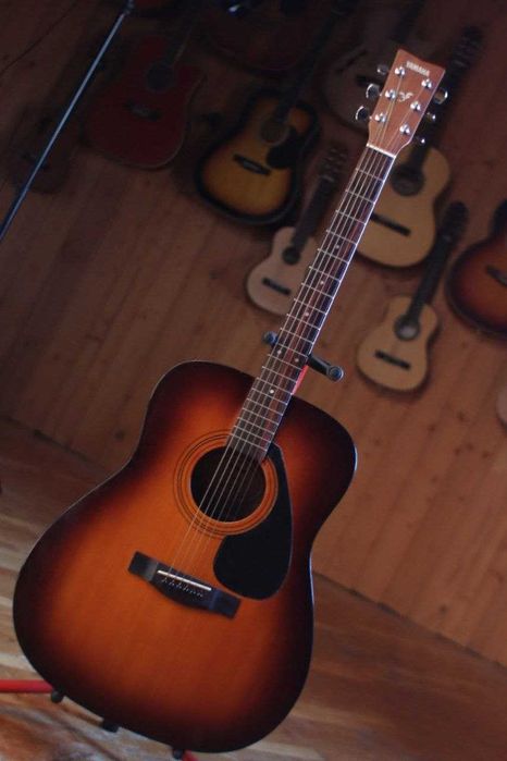 Акустична гітара у відмінному стані