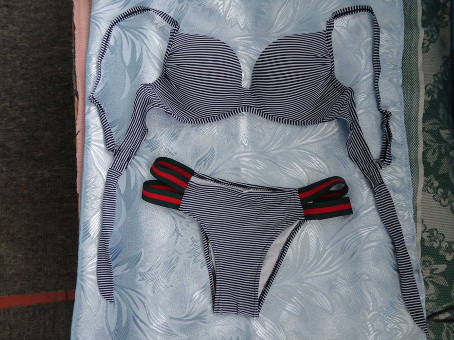 Стильний жіночий купальник роздільний 38 розмір.