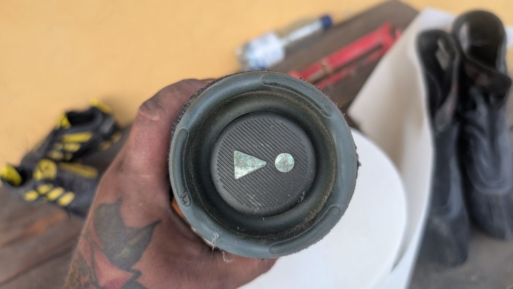 Продам колонку JBL 5
