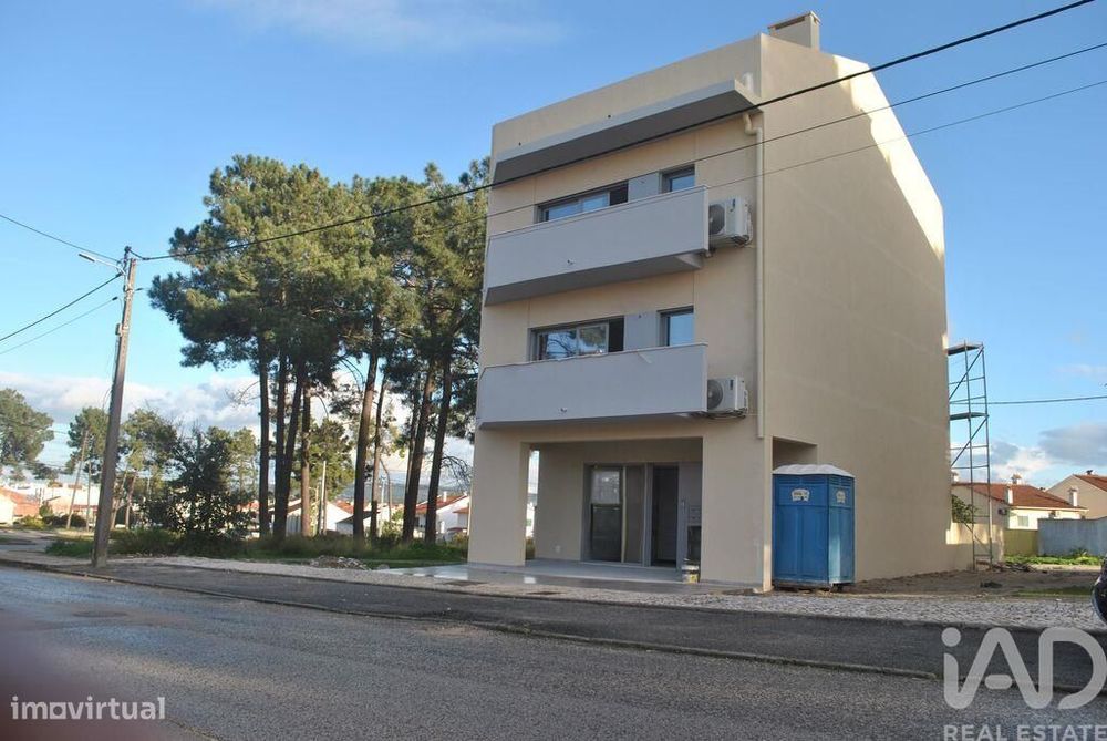 Loja / Estabelecimento Comercial em Quinta do Conde de 82,00 m2