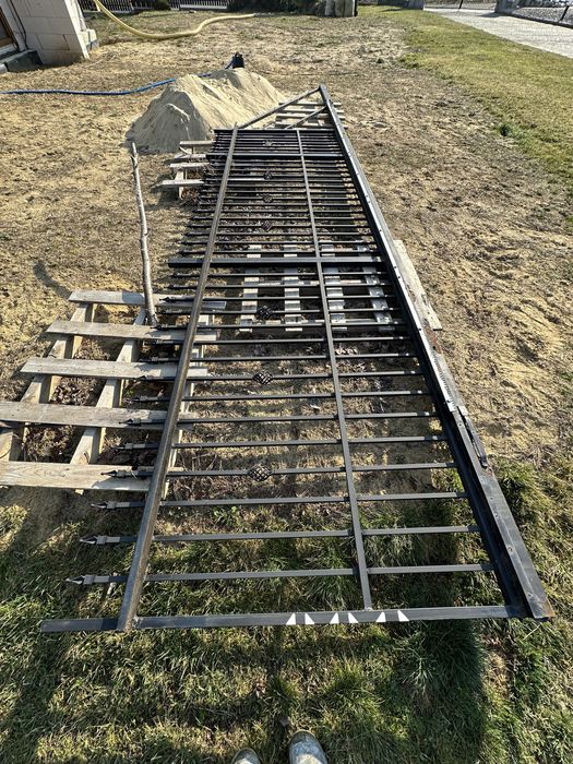 Brama wjazdowa przesuwna z furtka