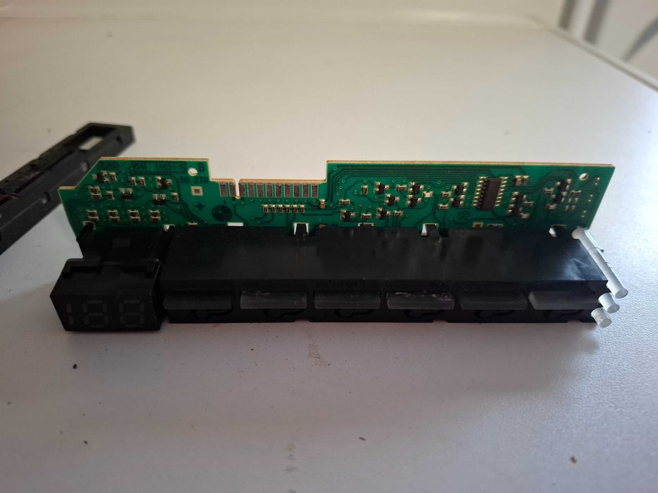 przyciski z wyświetlaczem i płyta elektroniki zmywarki AEG F84470VI