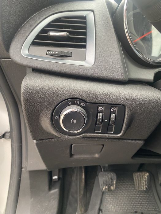 Opel Astra 2013
IV покоління/J (FL)