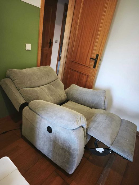 Poltrona HERA Relax Elétrica Conforama Cinza Claro (como nova)