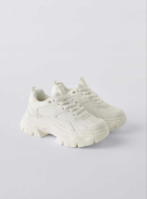 Білі кросівки с товстою підошвою
Розмір 29 (18,3 см)