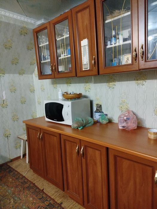 Продам срочно.ул Винниченко 2 эт часть дома 185м