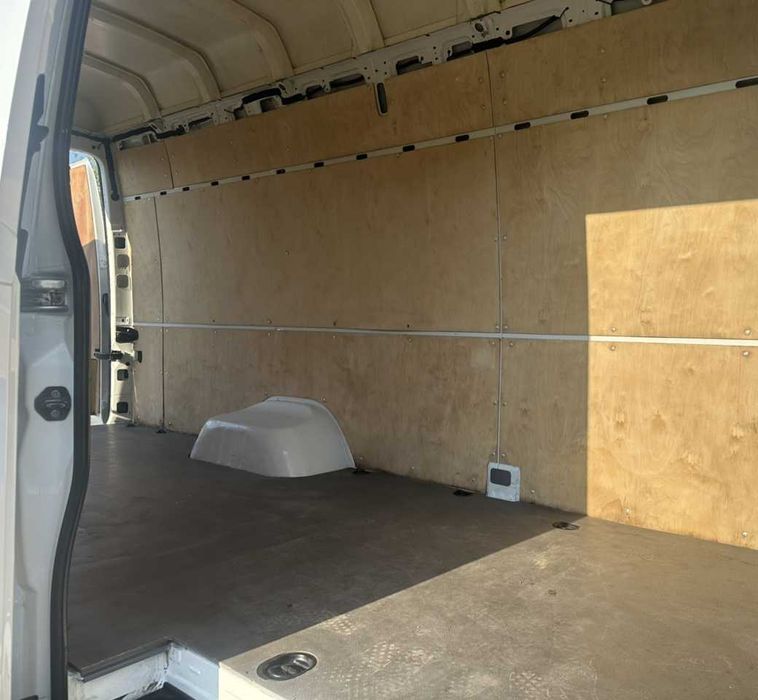 Вантажне таксі Київ. Вантажні перевезення речей, меблів по Києву