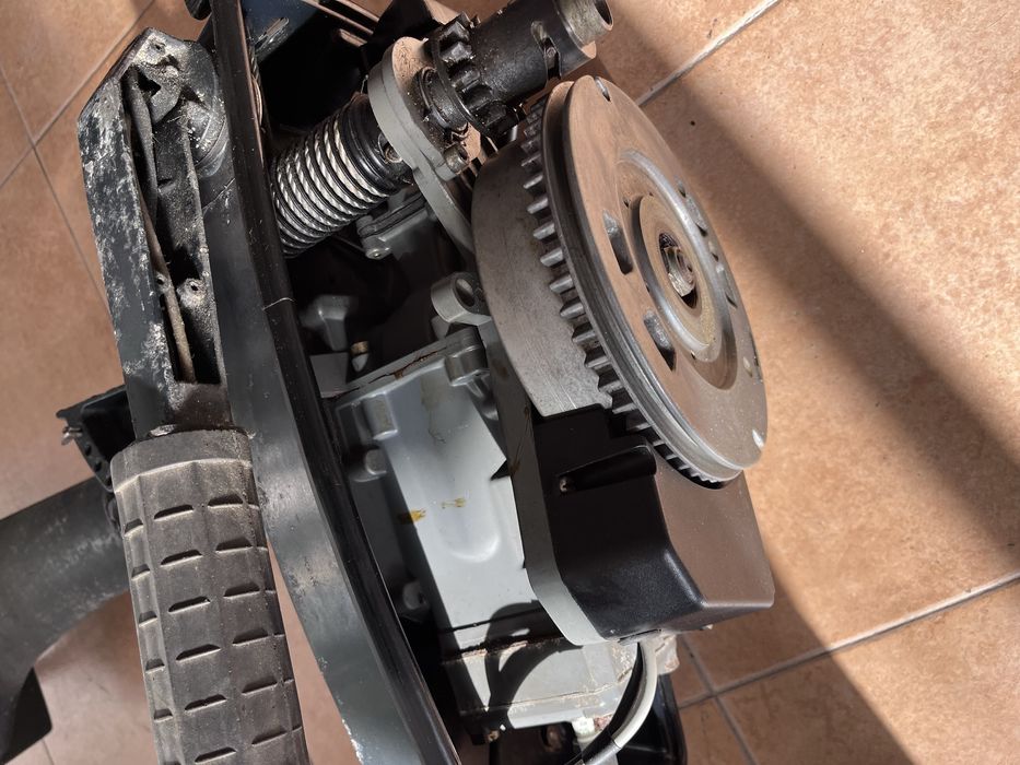 Motor de Barco com avaria - Selva