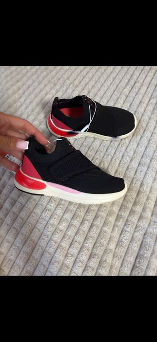 Кросвки Nike air max ,Zara в розмірі 24.25
