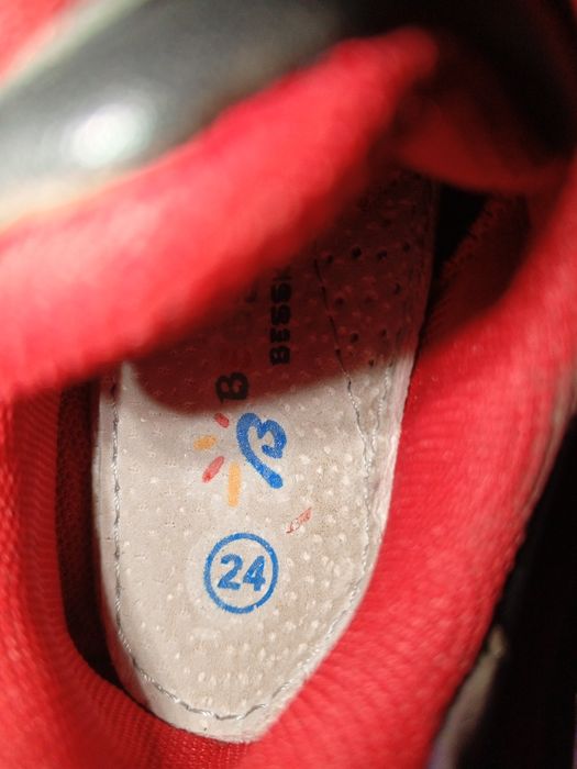 Кросівки на хлопчика 24