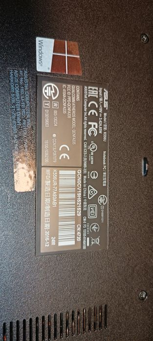 Dois PCs portáteis para peças