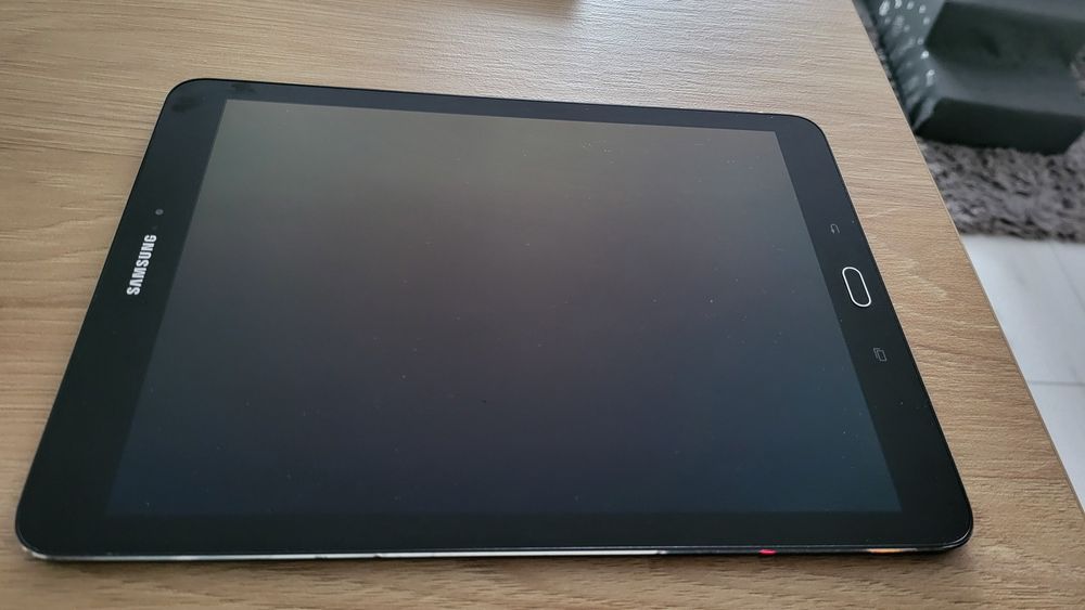 Tablet Samsung Galaxy Tab S2 9.7" wersja LTE sprawny z klawiaturą