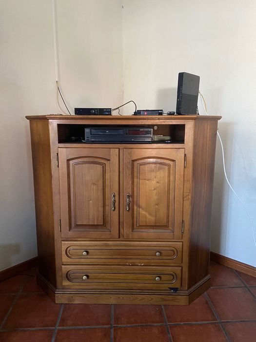 Armário de canto