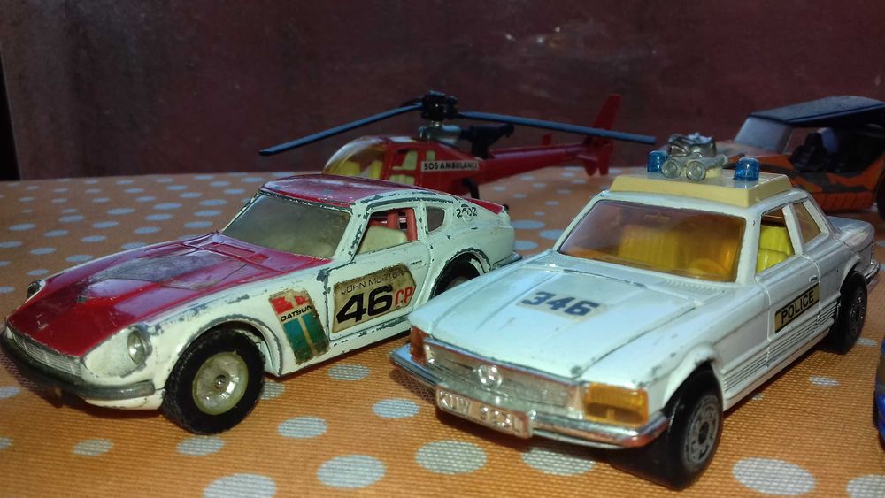Carrinhos Matchbox e Corgi escala 1/36