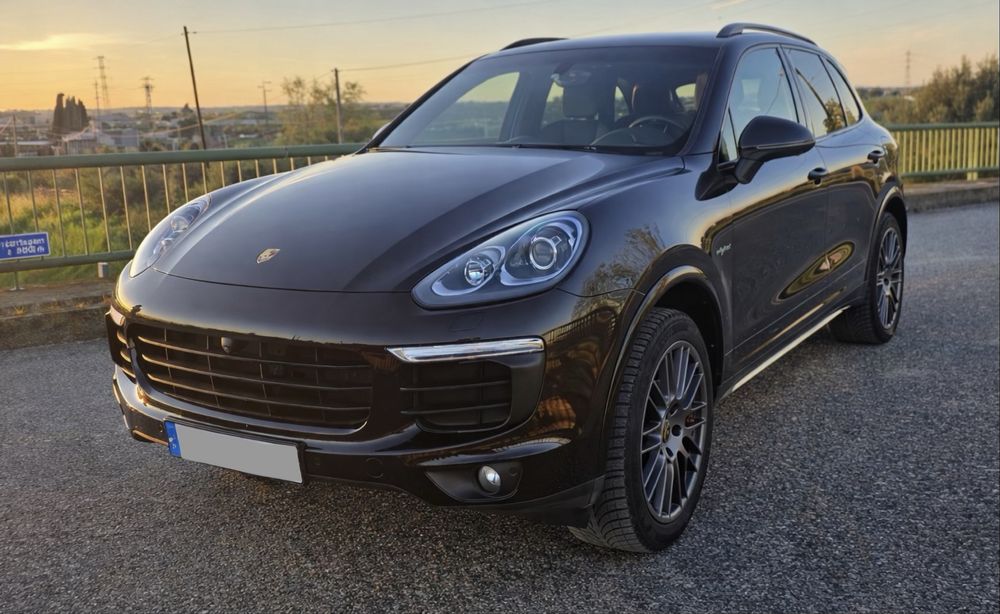 Porsche Cayenne E-Hybrid - 416 cv