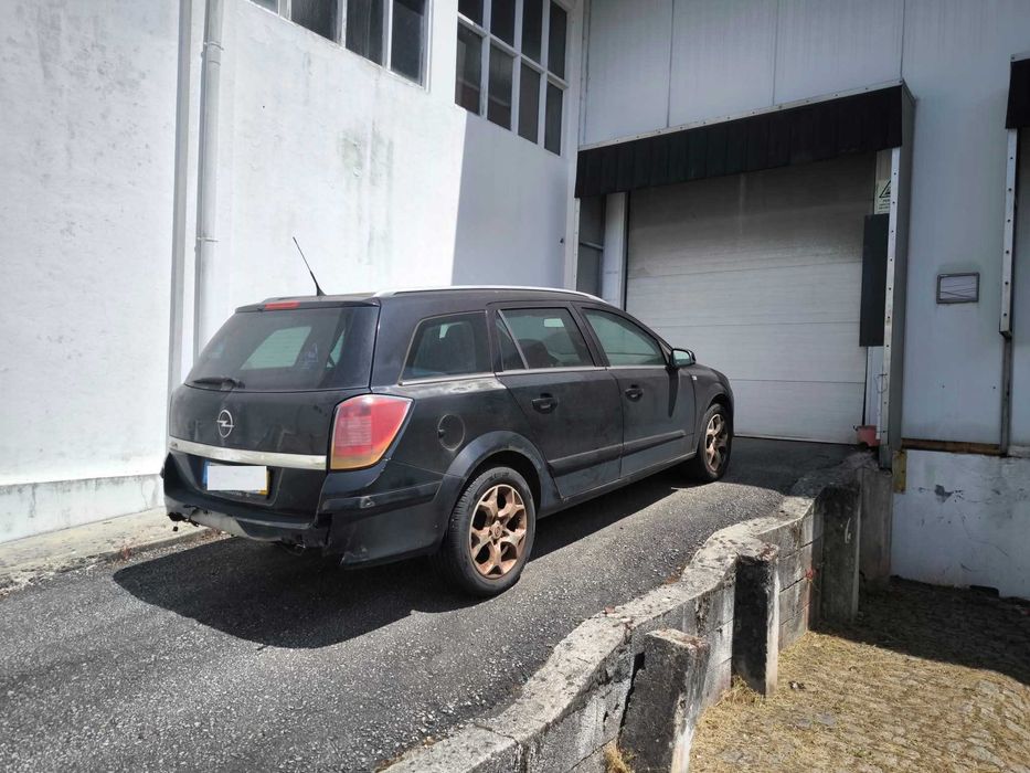 Opel Astra H Caravan 1.3 CDTi  - 05/2006 - AVARIADA - para peças ou reparar